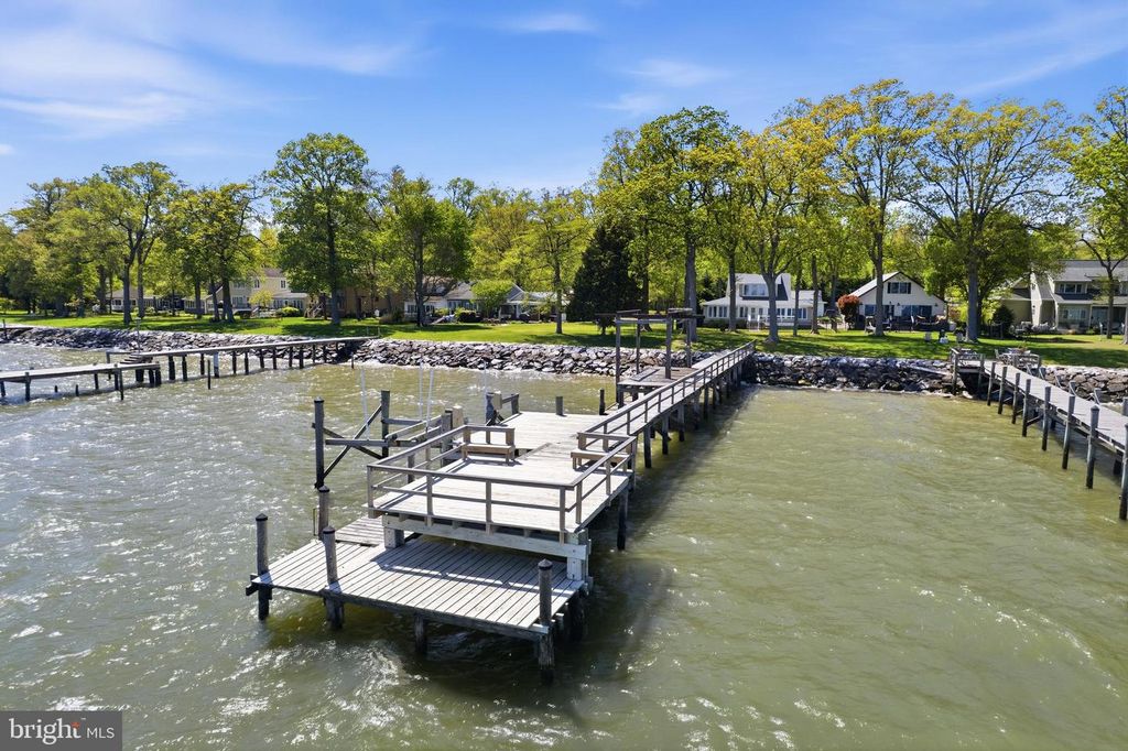 890 LINDEN AVE, North Beach, MD 20714
