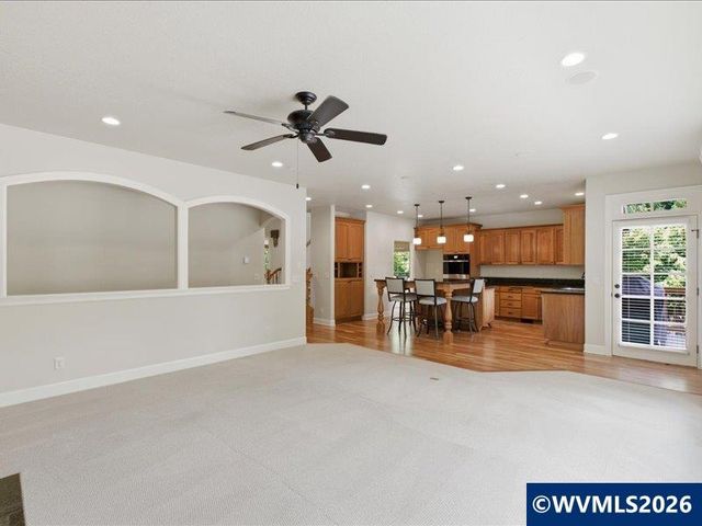 5810 Pikes Pass St SE, Salem, OR 97306