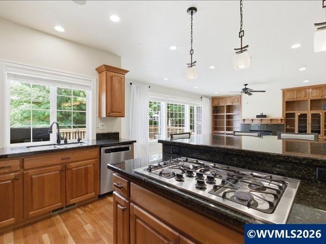 5810 Pikes Pass St SE, Salem, OR 97306
