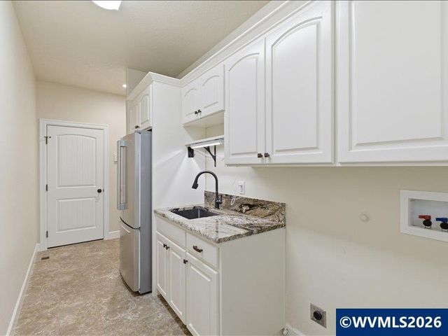 5810 Pikes Pass St SE, Salem, OR 97306