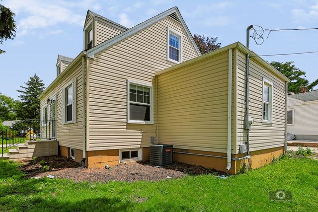 707 E 9th Street, Lockport, IL 60441