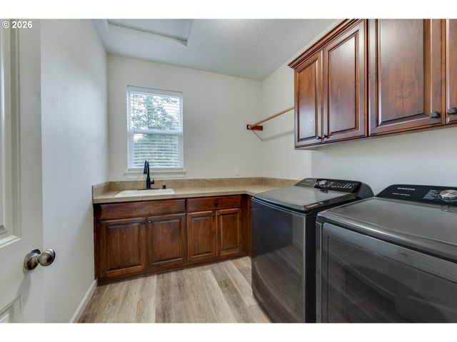 11368 Nw PUMPKIN Ct, Portland, OR 97229