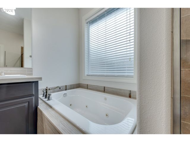 11368 Nw PUMPKIN Ct, Portland, OR 97229