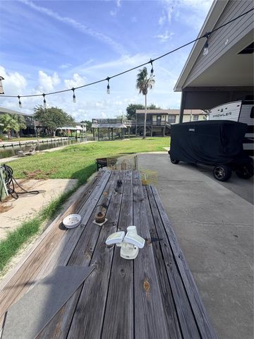 1123 Buddy Kirk Drive, Crystal Beach, TX 77650