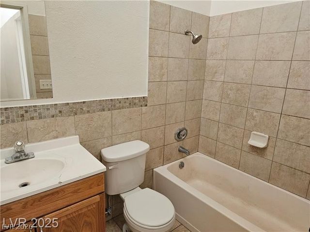 5227 Garden Lane, Las Vegas, NV 89119