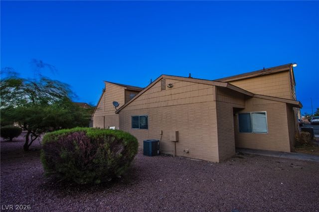 5227 Garden Lane, Las Vegas, NV 89119