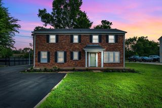 692 Harding Pl, Nashville, TN 37211