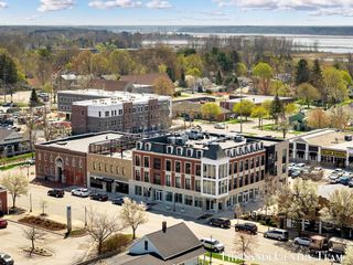 110 W Savidge Street 203, Spring Lake, MI 49456
