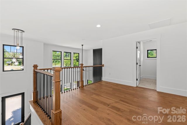 18 S Martha Kate Drive 22, Hendersonville, NC 28792