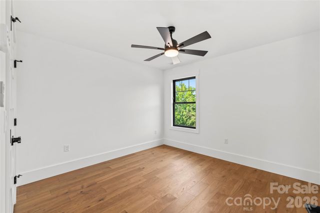 18 S Martha Kate Drive 22, Hendersonville, NC 28792