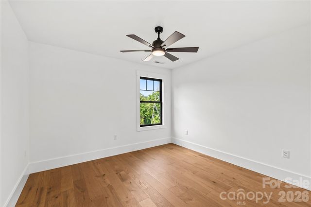 18 S Martha Kate Drive 22, Hendersonville, NC 28792