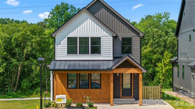 18 S Martha Kate Drive 22, Hendersonville, NC 28792