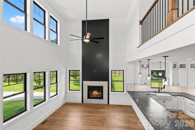 18 S Martha Kate Drive 22, Hendersonville, NC 28792