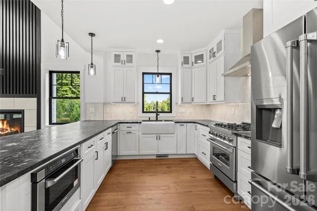 18 S Martha Kate Drive 22, Hendersonville, NC 28792
