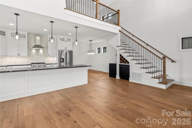 18 S Martha Kate Drive 22, Hendersonville, NC 28792