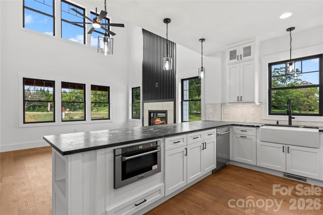 18 S Martha Kate Drive 22, Hendersonville, NC 28792