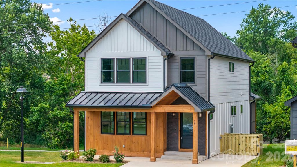 18 S Martha Kate Drive 22, Hendersonville, NC 28792