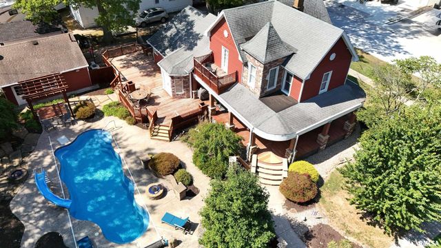 521 N LOCUST Street, Flora, IL 62839