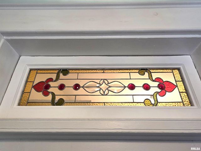 521 N LOCUST Street, Flora, IL 62839