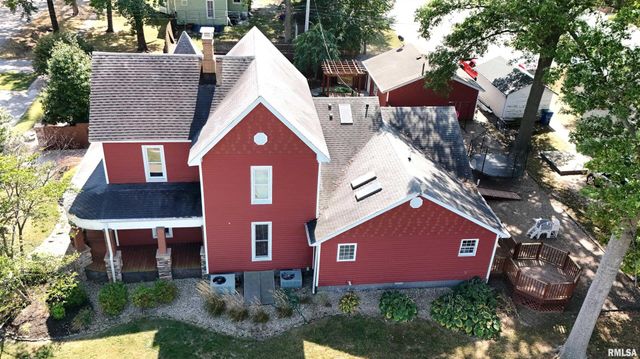 521 N LOCUST Street, Flora, IL 62839