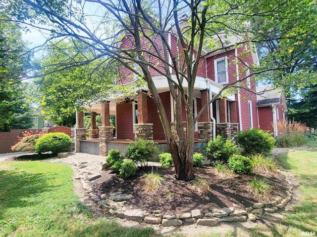 521 N LOCUST Street, Flora, IL 62839