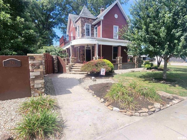 521 N LOCUST Street, Flora, IL 62839