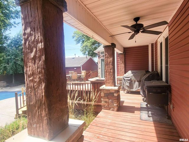 521 N LOCUST Street, Flora, IL 62839