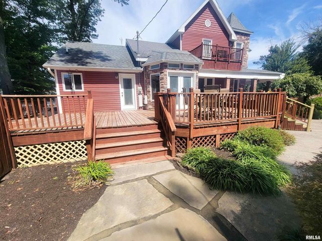 521 N LOCUST Street, Flora, IL 62839