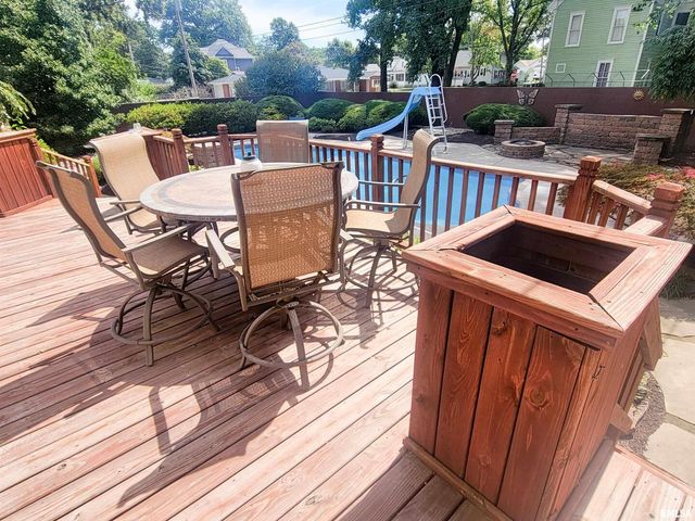 521 N LOCUST Street, Flora, IL 62839