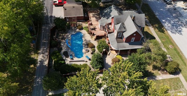 521 N LOCUST Street, Flora, IL 62839