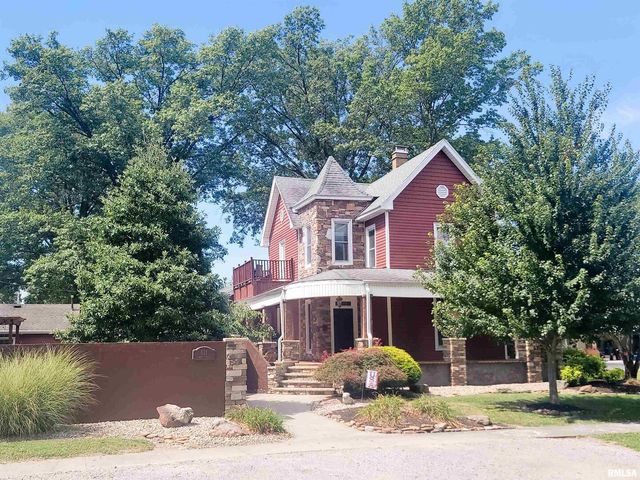 521 N LOCUST Street, Flora, IL 62839