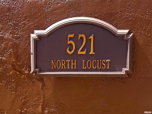 521 N LOCUST Street, Flora, IL 62839
