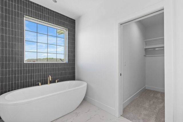 8304 Sheridan Cir Circle, Sioux Falls, SD 57110