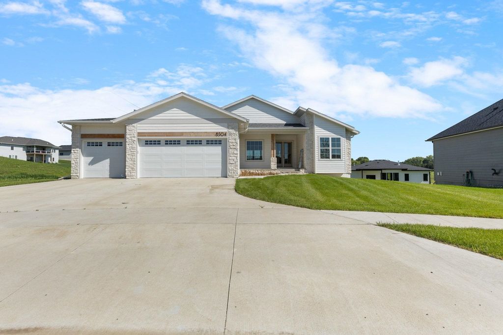 8304 Sheridan Cir Circle, Sioux Falls, SD 57110