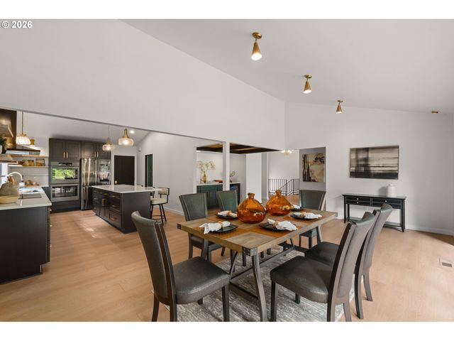 2591 OVERLOOK Dr, Lake Oswego, OR 97034