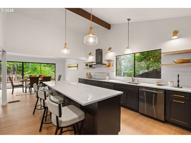 2591 OVERLOOK Dr, Lake Oswego, OR 97034
