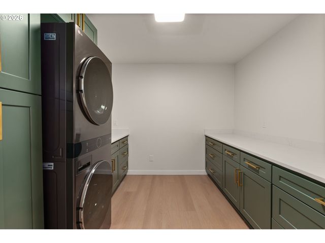 2591 OVERLOOK Dr, Lake Oswego, OR 97034