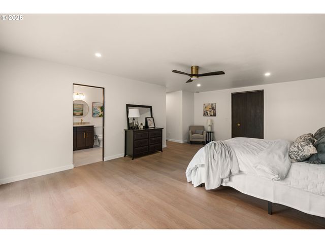 2591 OVERLOOK Dr, Lake Oswego, OR 97034