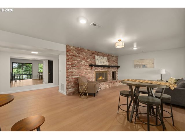 2591 OVERLOOK Dr, Lake Oswego, OR 97034