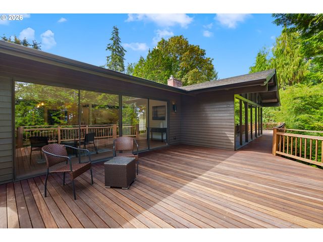 2591 OVERLOOK Dr, Lake Oswego, OR 97034
