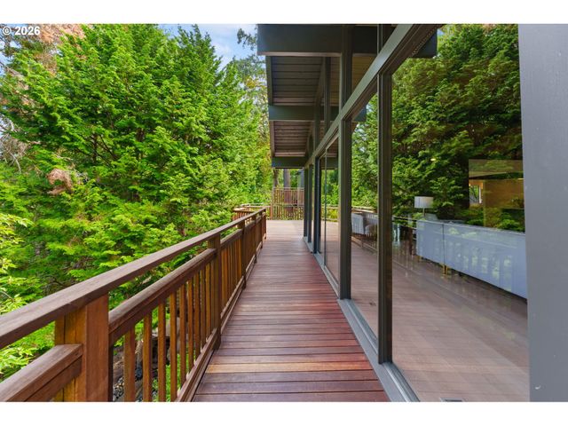 2591 OVERLOOK Dr, Lake Oswego, OR 97034