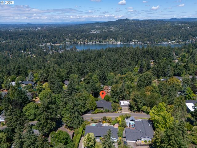 2591 OVERLOOK Dr, Lake Oswego, OR 97034