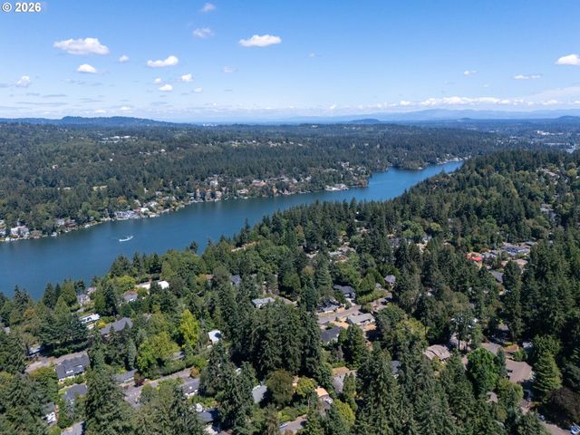 2591 OVERLOOK Dr, Lake Oswego, OR 97034