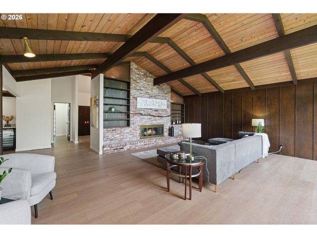 2591 OVERLOOK Dr, Lake Oswego, OR 97034