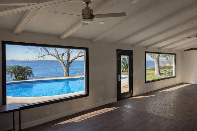 5315 Bayway Drive, Baytown, TX 77520