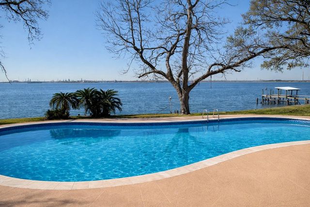 5315 Bayway Drive, Baytown, TX 77520