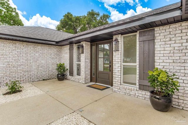 3555 Brookshire Dr, Pensacola, FL 32504