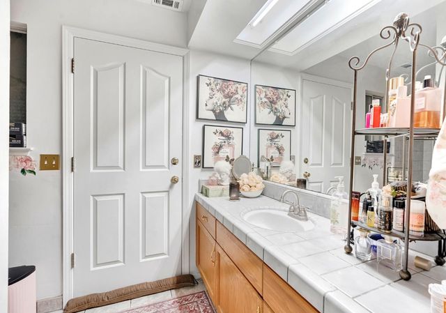 211 W Paul Avenue, Clovis, CA 93612