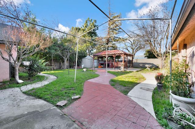 211 W Paul Avenue, Clovis, CA 93612