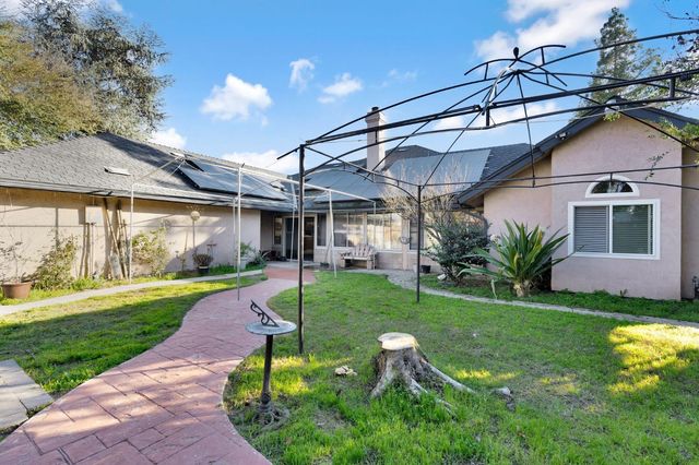 211 W Paul Avenue, Clovis, CA 93612